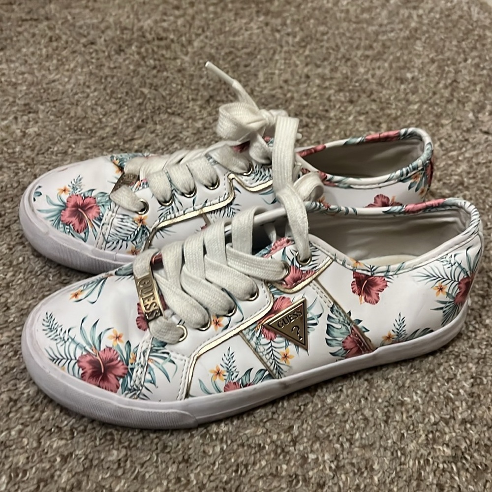 Women’s Guess sneakers - Picture 3 of 3
